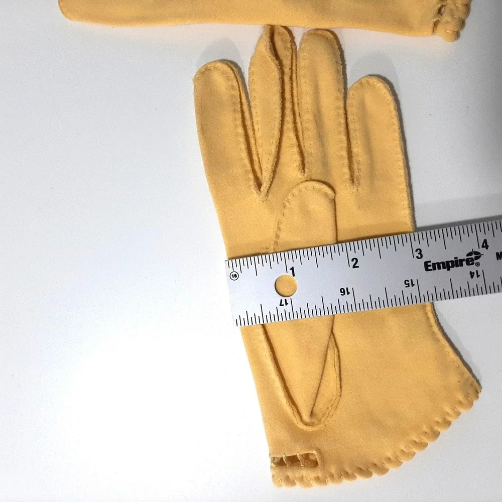 Vintage Dawnelle Elvette Yellow Scalloped Edge Wrist Length Gloves Mid Century